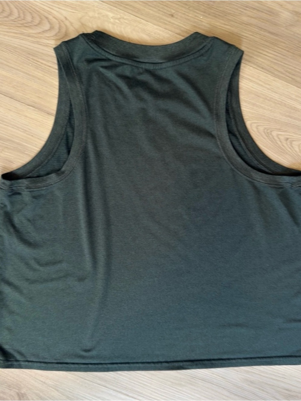 Vuori Women’s Heathered Sage Green Blue Muscle Tank Top Medium – Like New
